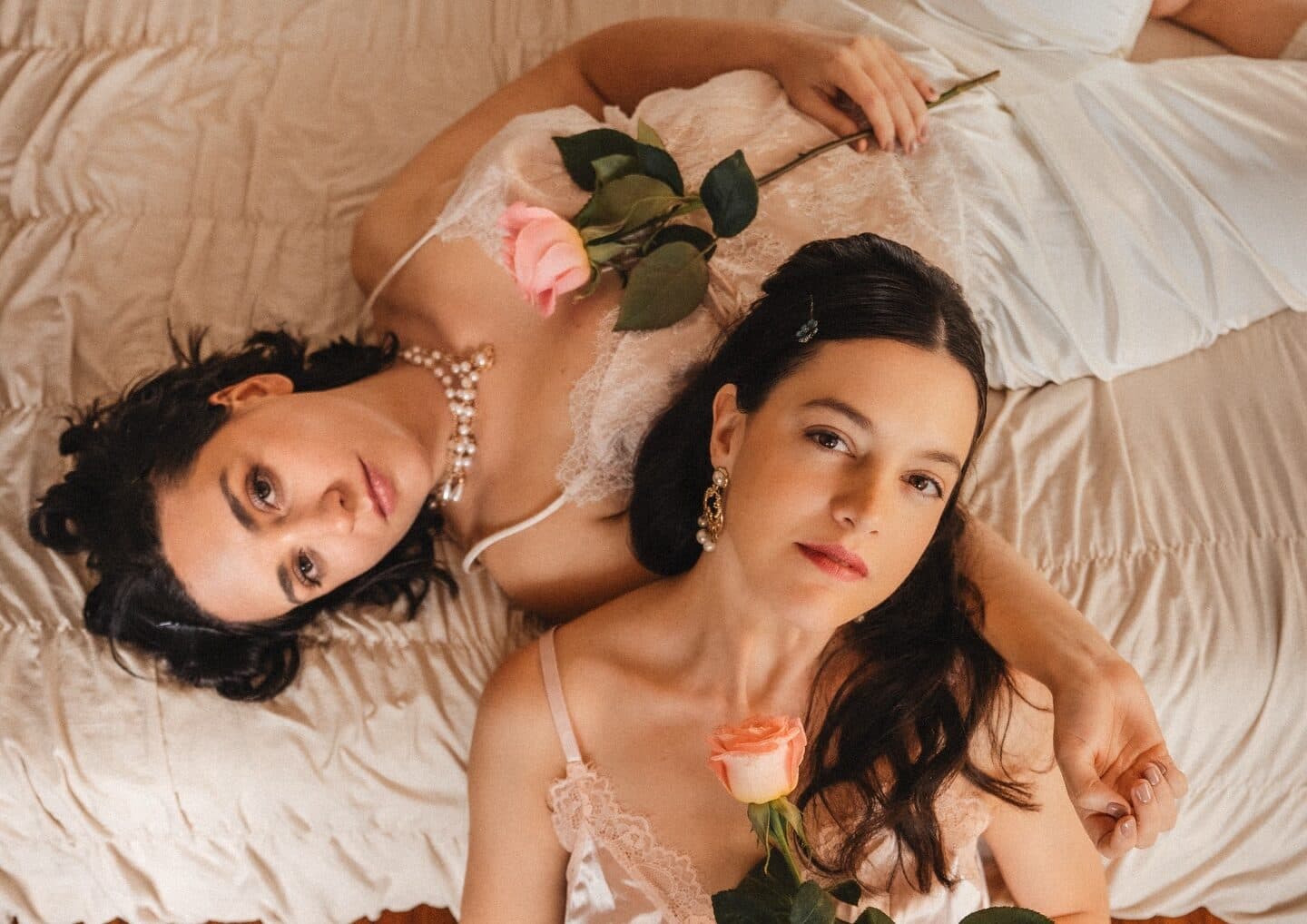 Emilia Borlone y Madame Récamier convierten el duelo en una “Ola de Amor”